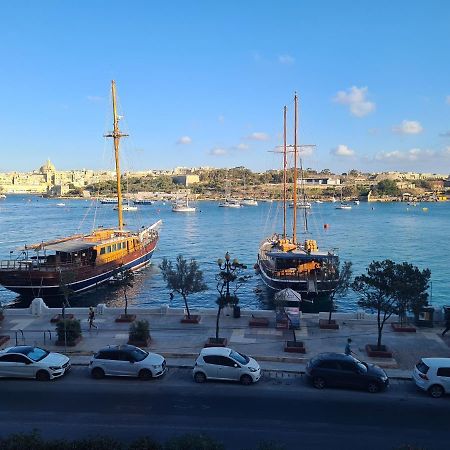 Spacious Seafront Apt Next To Sliema-Valeta Ferry Extérieur photo