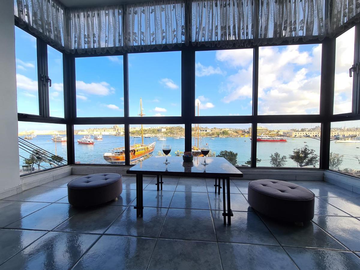 Spacious Seafront Apt Next To Sliema-Valeta Ferry Extérieur photo