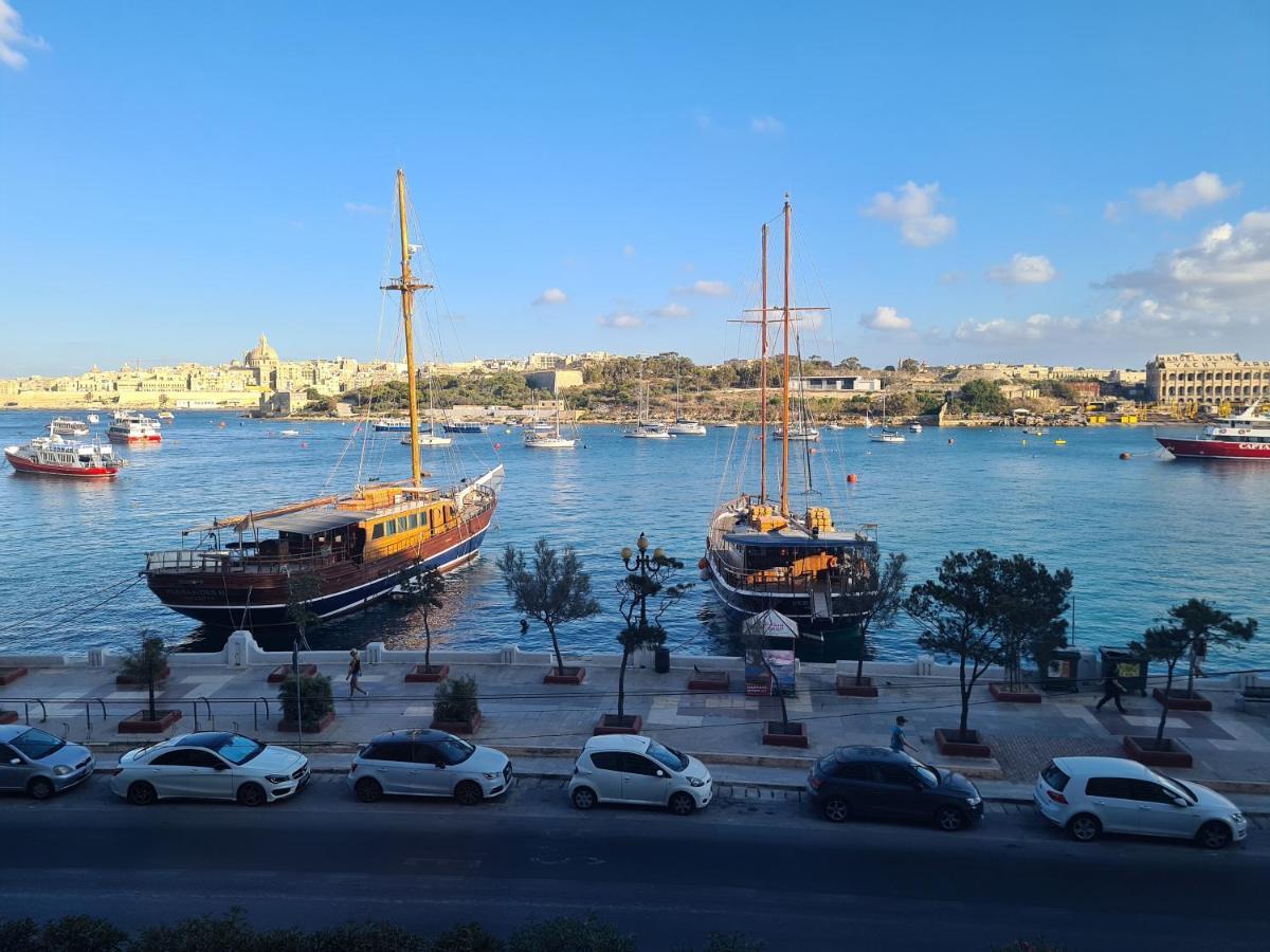 Spacious Seafront Apt Next To Sliema-Valeta Ferry Extérieur photo